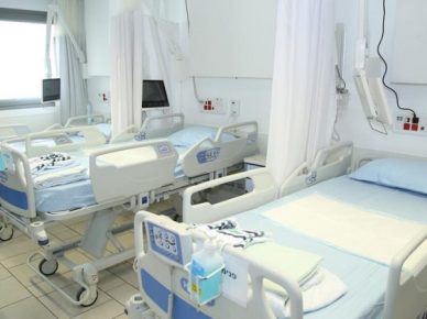 В супермаркете “Виктори” 90-летняя женщина получила тяжёлые ранения из-за просьбы пройти к кассе без очереди