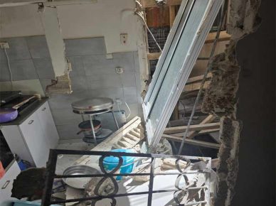 В квартире дома на улице Яир Штерн, где проходят работы ТАМА, обрушилась стена
